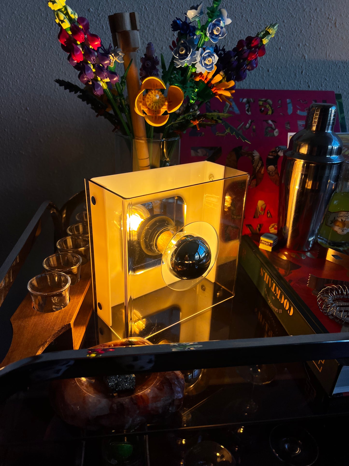 Lampe cube design Space Age Brun clair – Édition limitée (5 pièces).