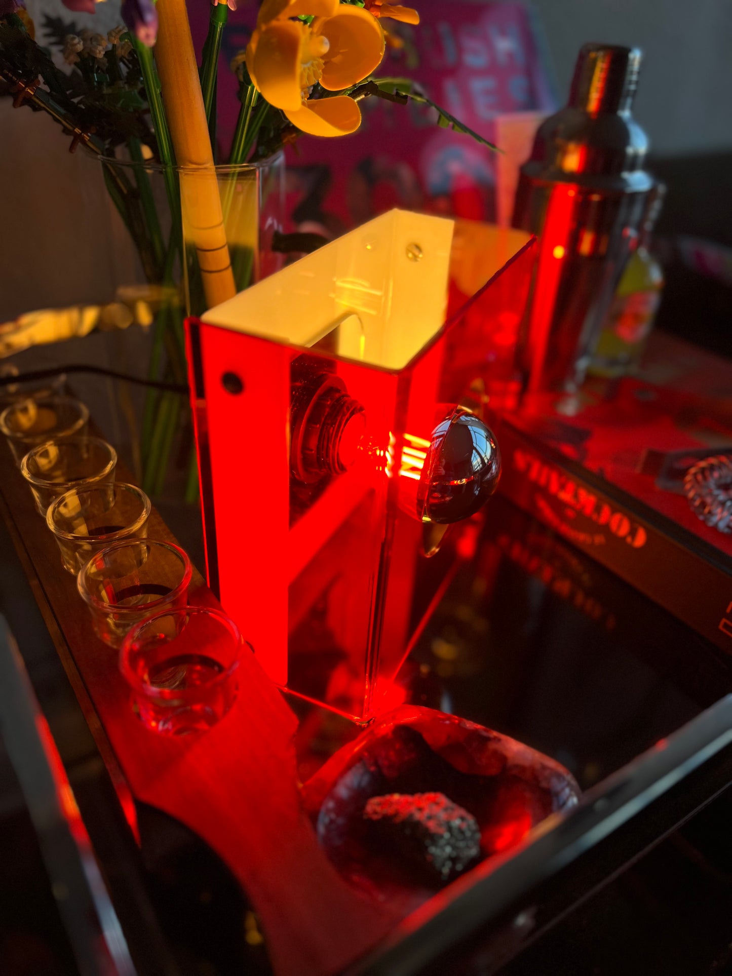 Lampe cube design Space Age Rouge  – Édition limitée (5 pièces).