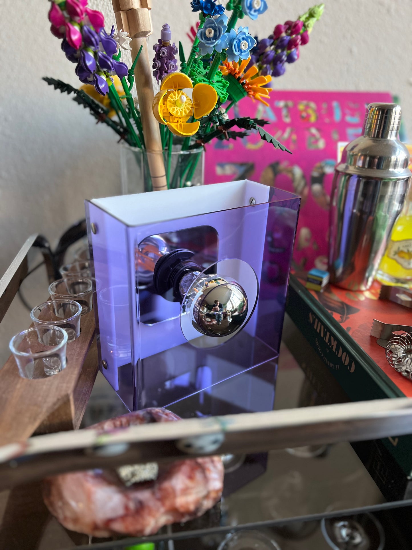 Lampe cube design Space Age Magenta – Édition limitée (5 pièces).