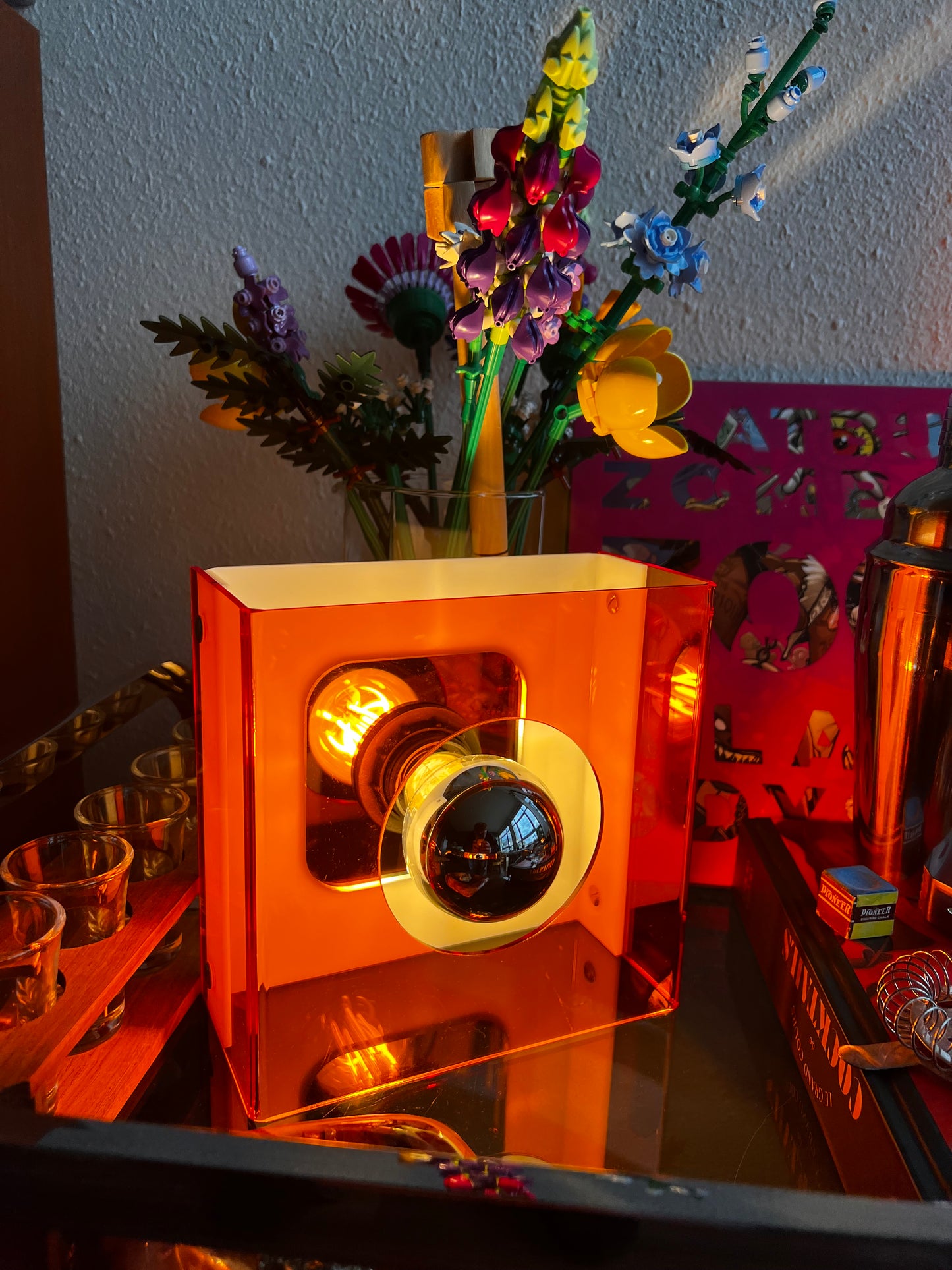 Lampe cube design Space Age – Édition limitée (5 pièces).